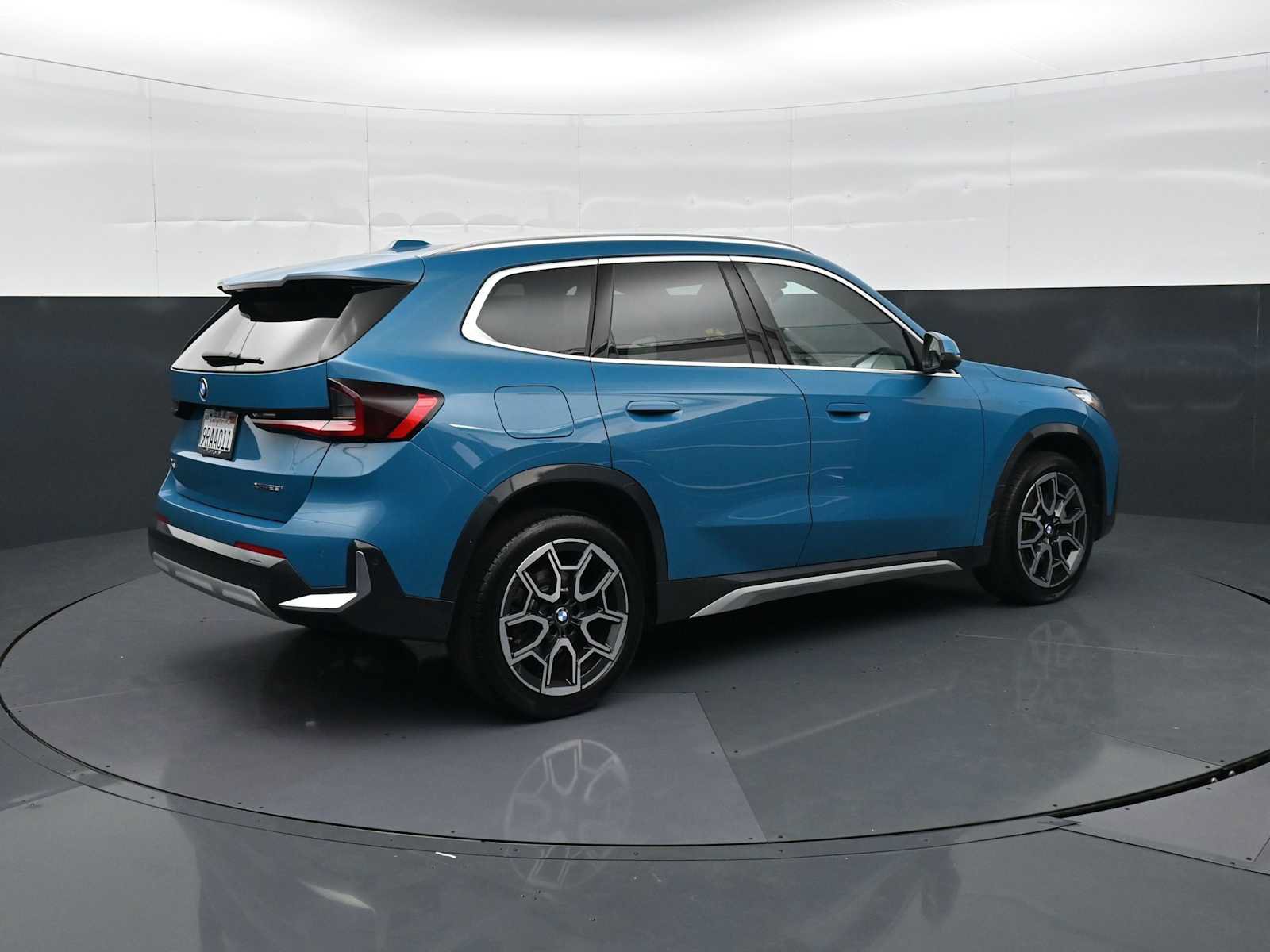 Used 2025 BMW X1 xDrive28i w/ Technology Package AWD/4WD image 5