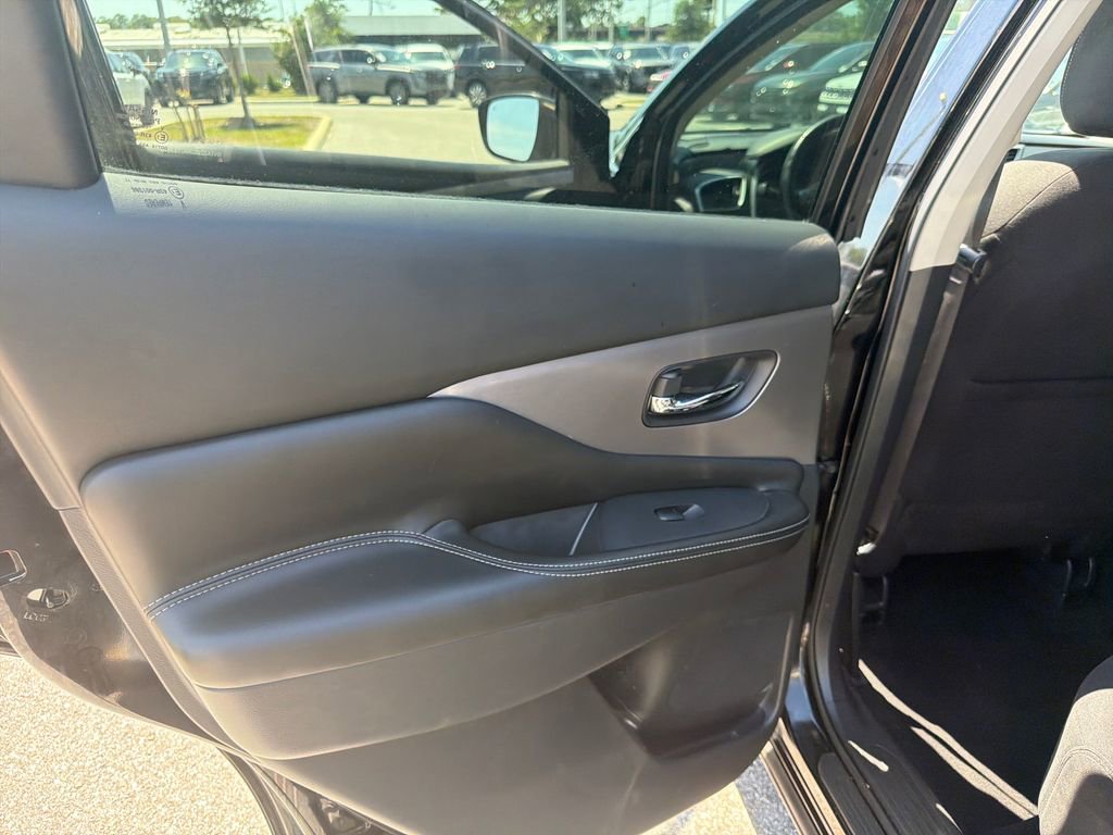 Used 2021 Nissan Murano SV AWD/4WD image 18