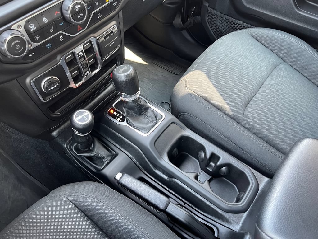 Used 2023 Jeep Wrangler Unlimited w/ Sun & Screen Package AWD/4WD image 16