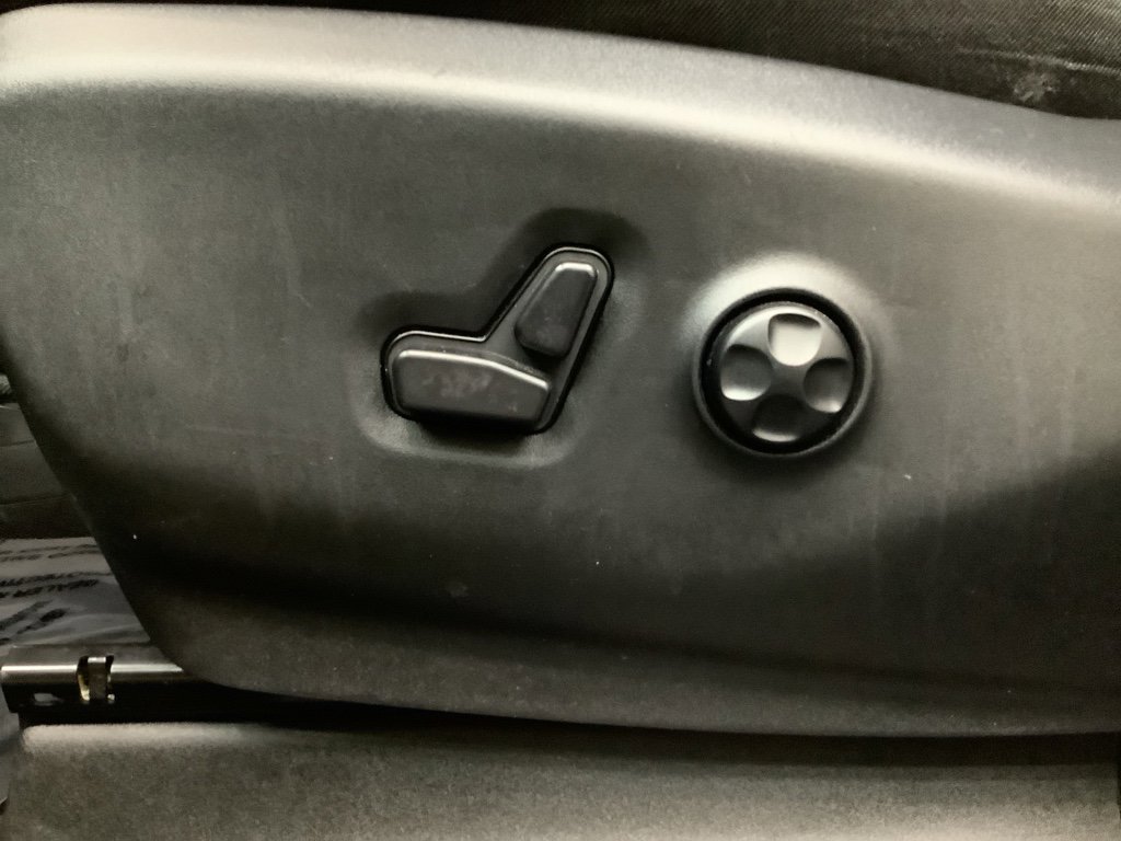 Used 2025 Chrysler Pacifica Select image 14