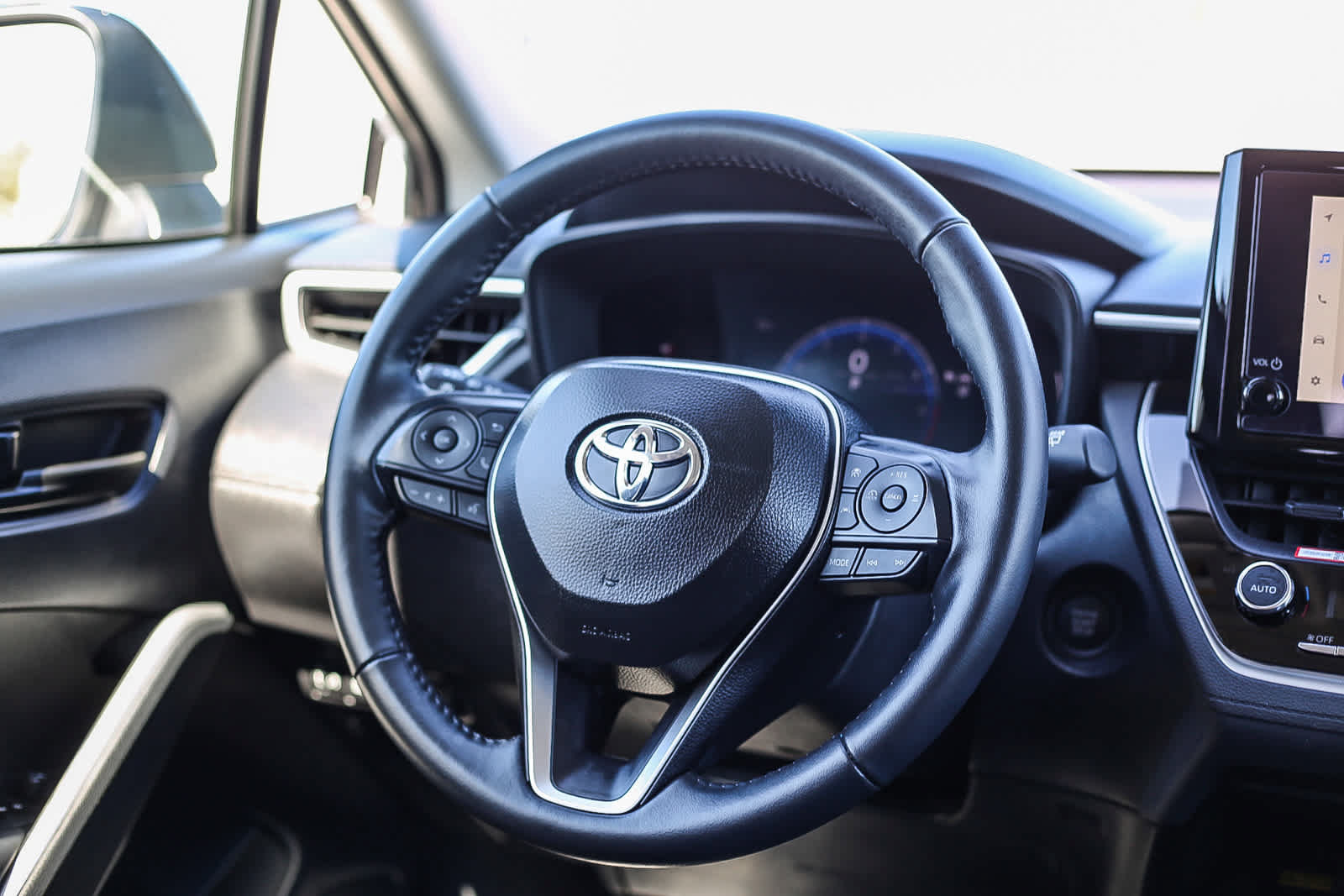Used 2026 Toyota Corolla Cross LE w/ Moonroof Package FWD image 15