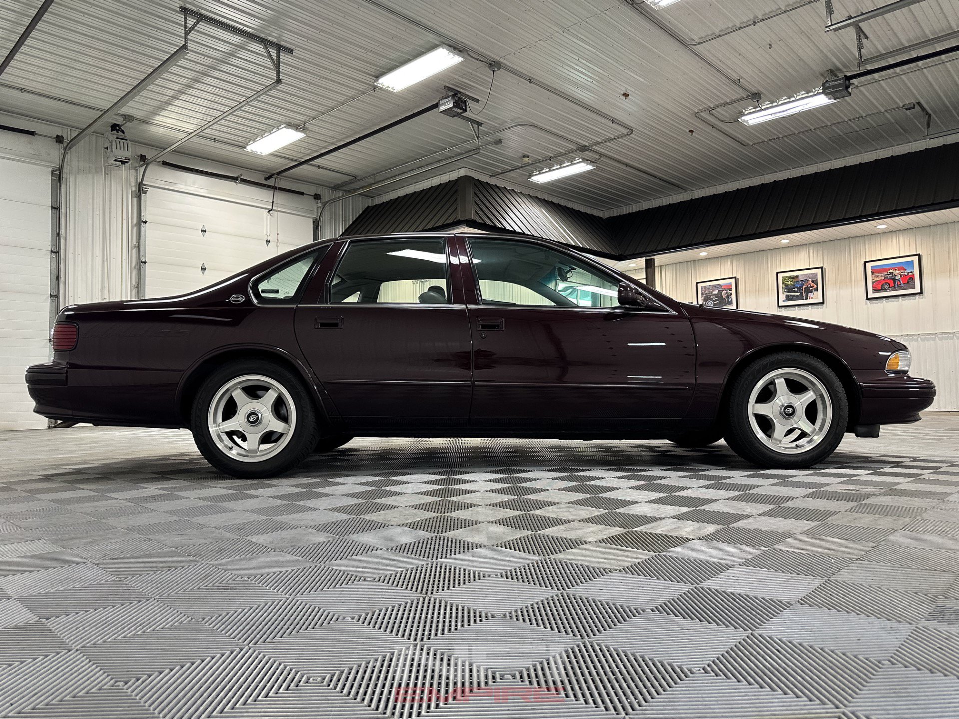 Used 1995 Chevrolet Impala SS RWD image 17