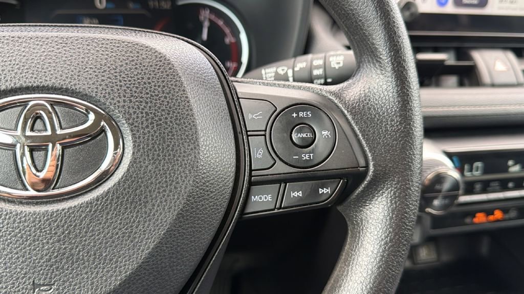 Certified 2025 Toyota RAV4 XLE AWD/4WD image 27