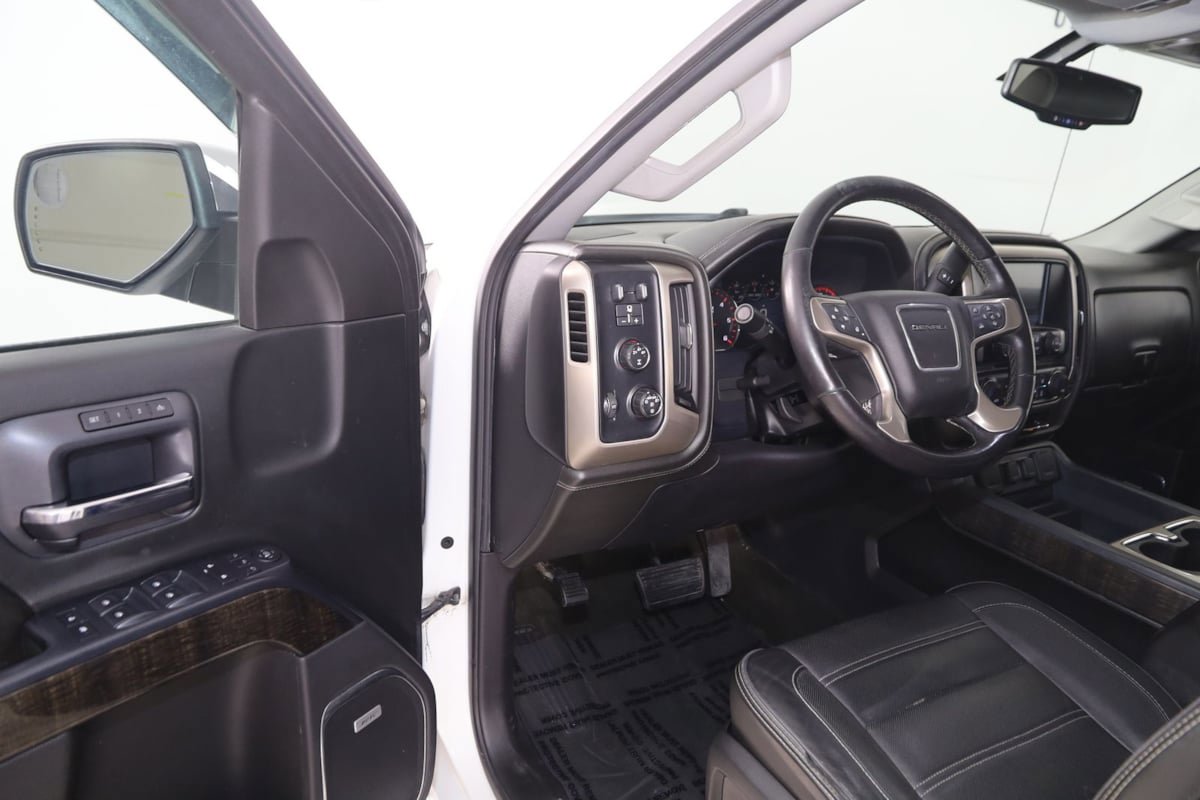 Used 2016 GMC Sierra 2500 Denali w/ Suspension Package, Off-Road AWD/4WD image 44