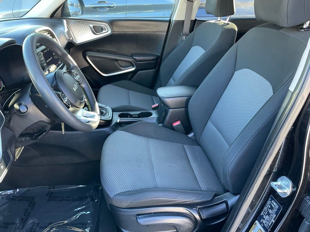 Used 2023 Kia Soul LX w/ LX Technology Package image 6