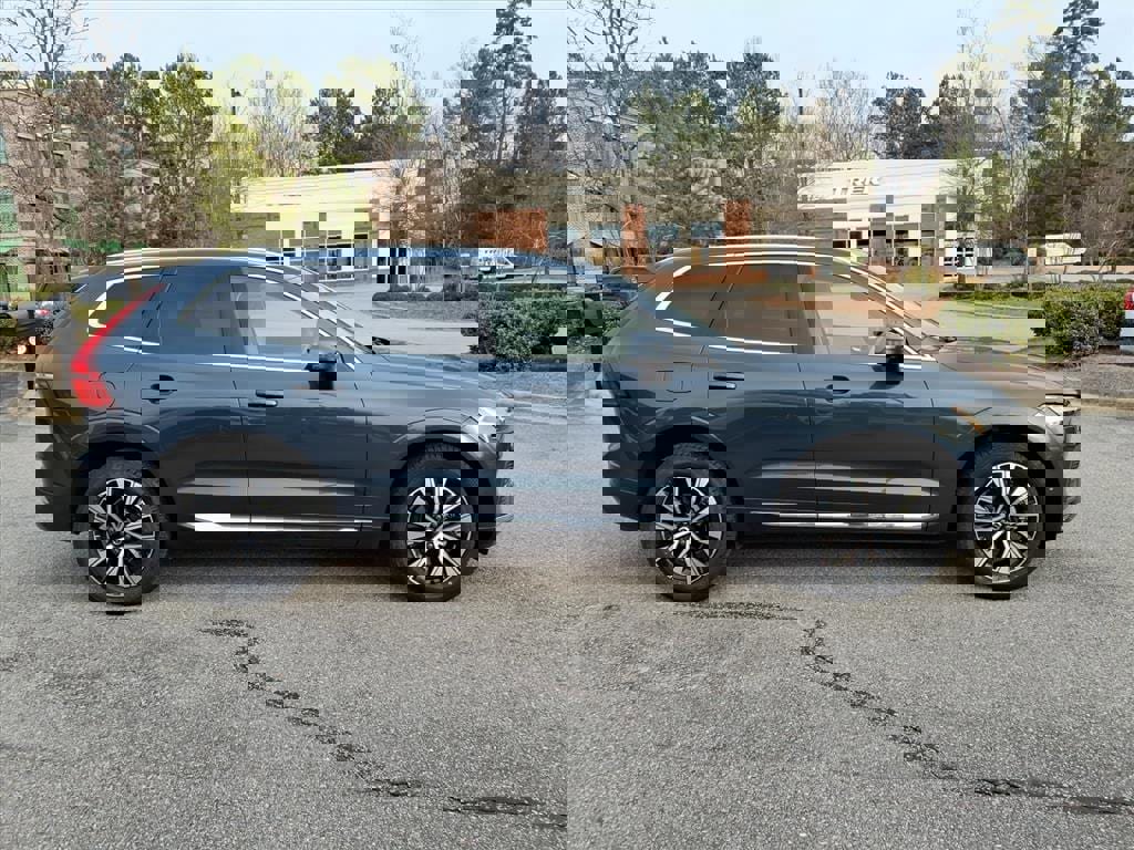 Certified 2023 Volvo XC60 B5 Plus w/ Climate Package image 2