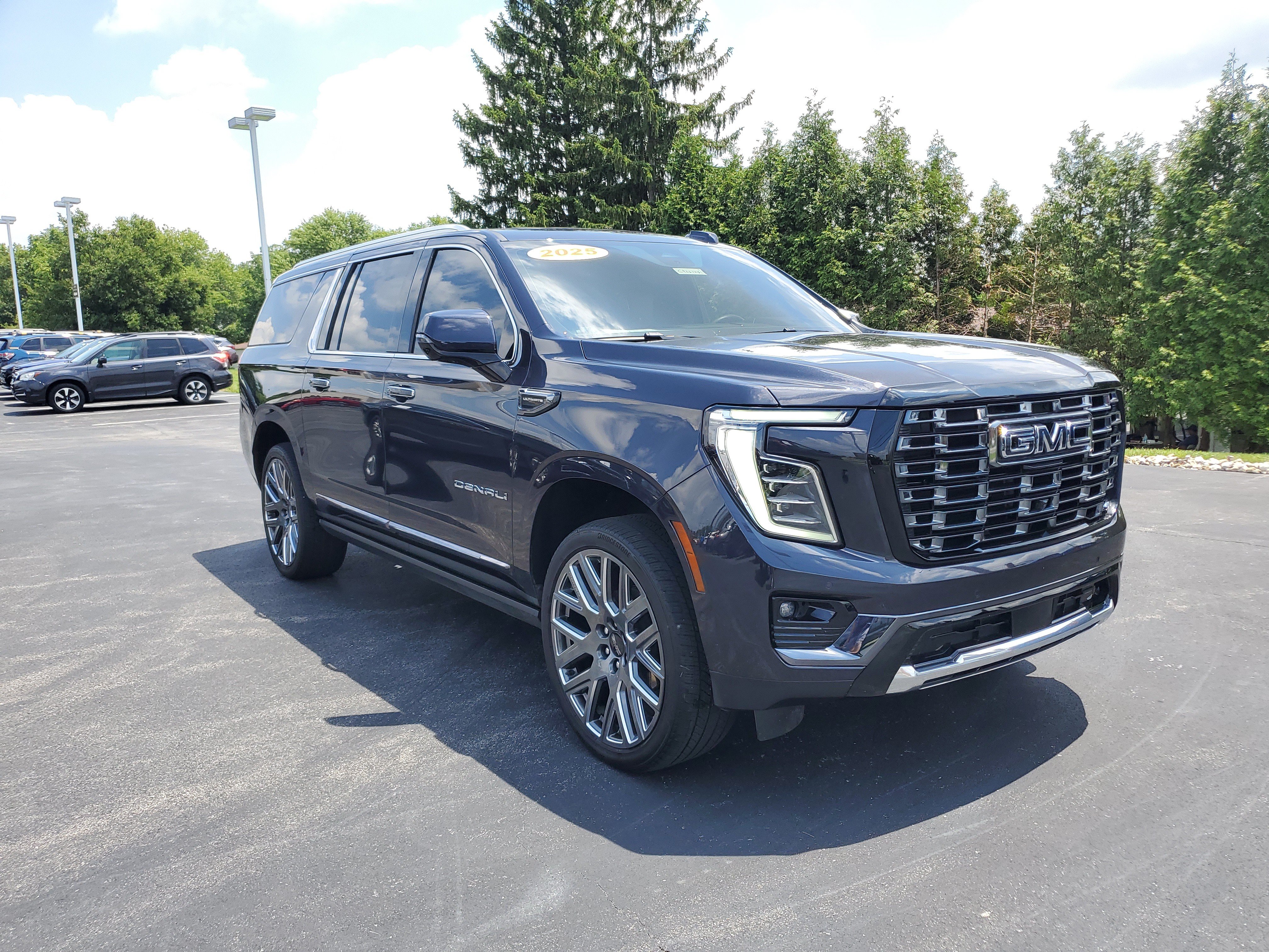 Used 2025 GMC Yukon XL Denali Ultimate AWD/4WD image 4