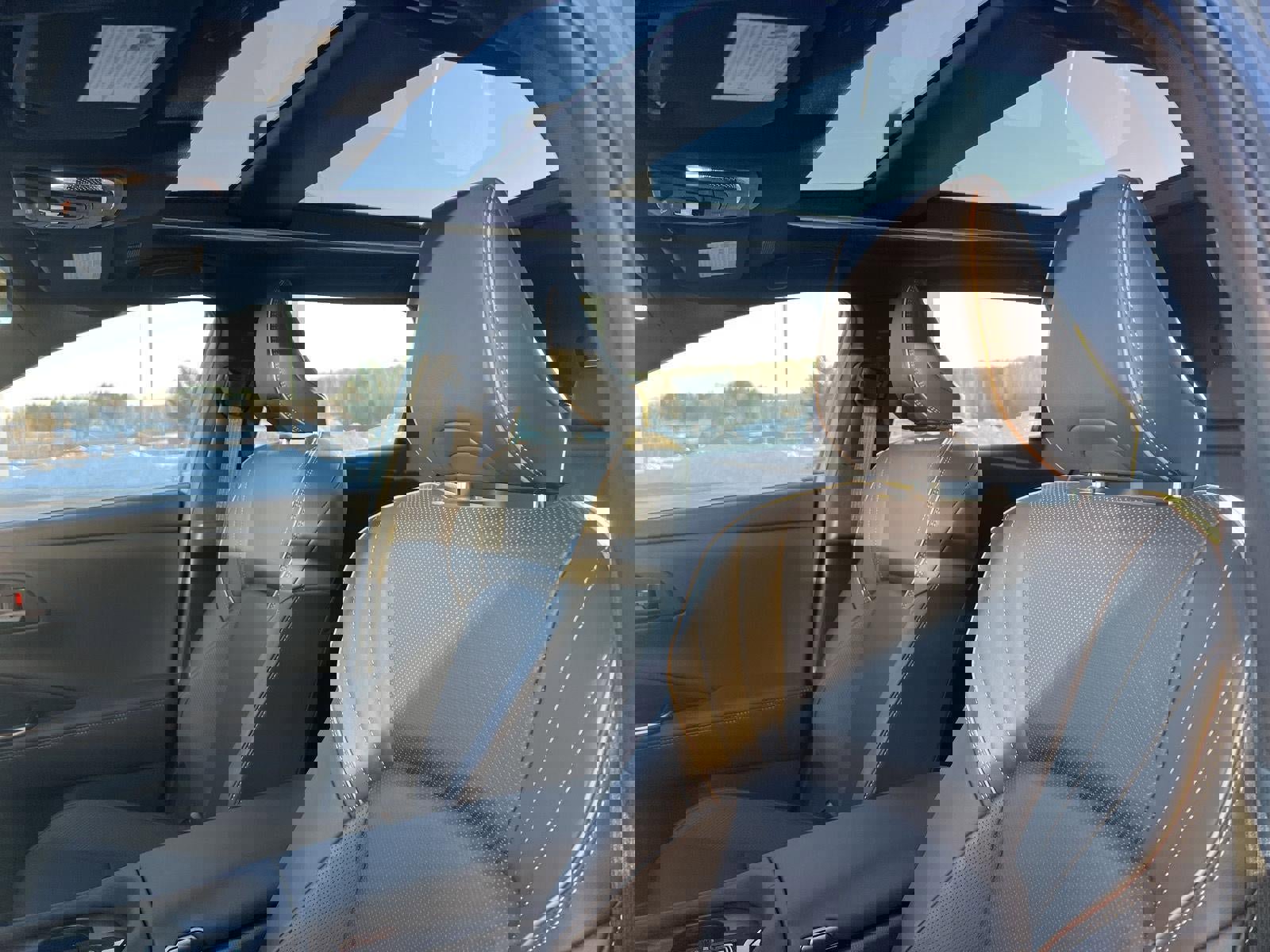 Used 2025 Toyota Crown Signia Limited w/ Advanced Technology Package image 17