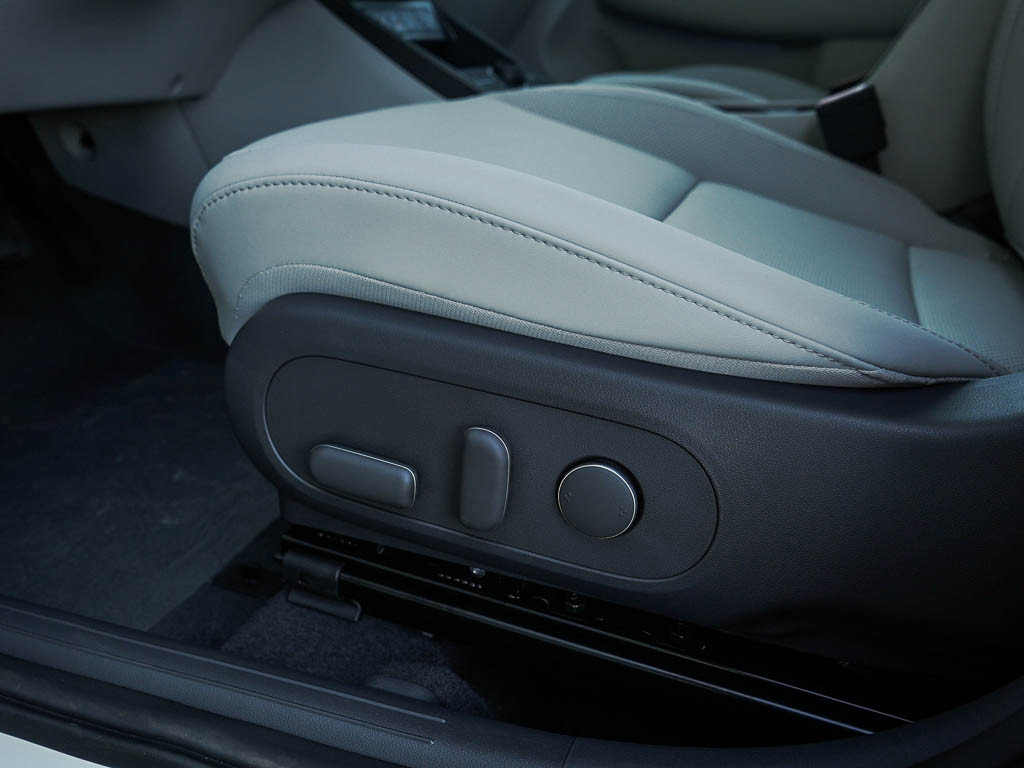 New 2026 Hyundai Kona SEL Premium AWD/4WD image 19