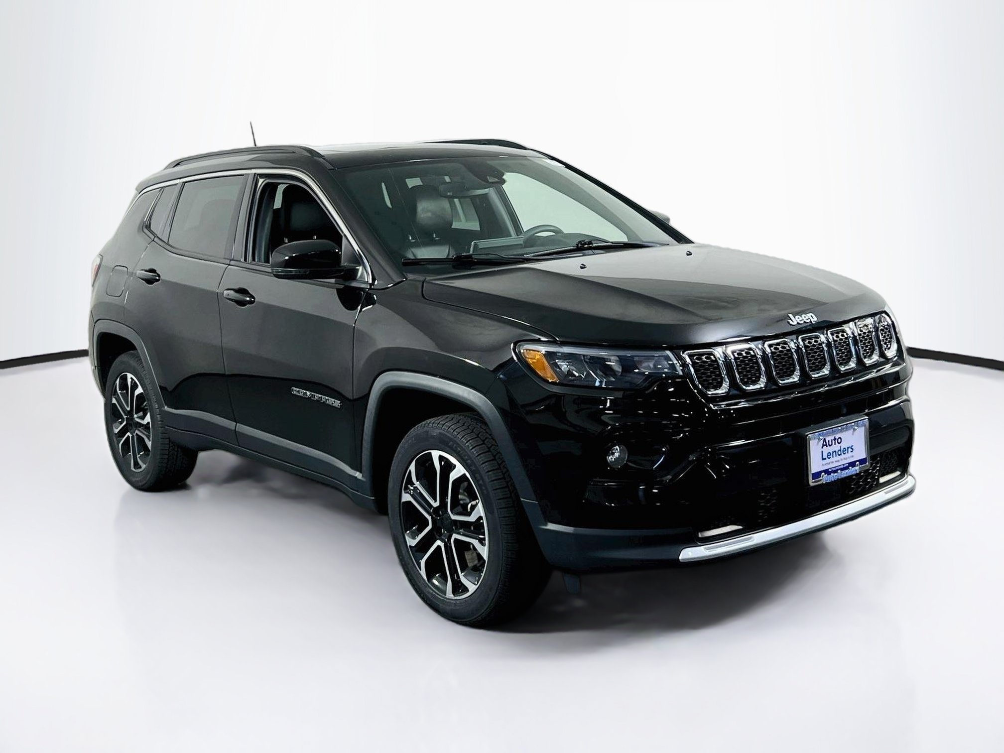 Used 2023 Jeep Compass Limited w/ Sun and Sound Group AWD/4WD image 3