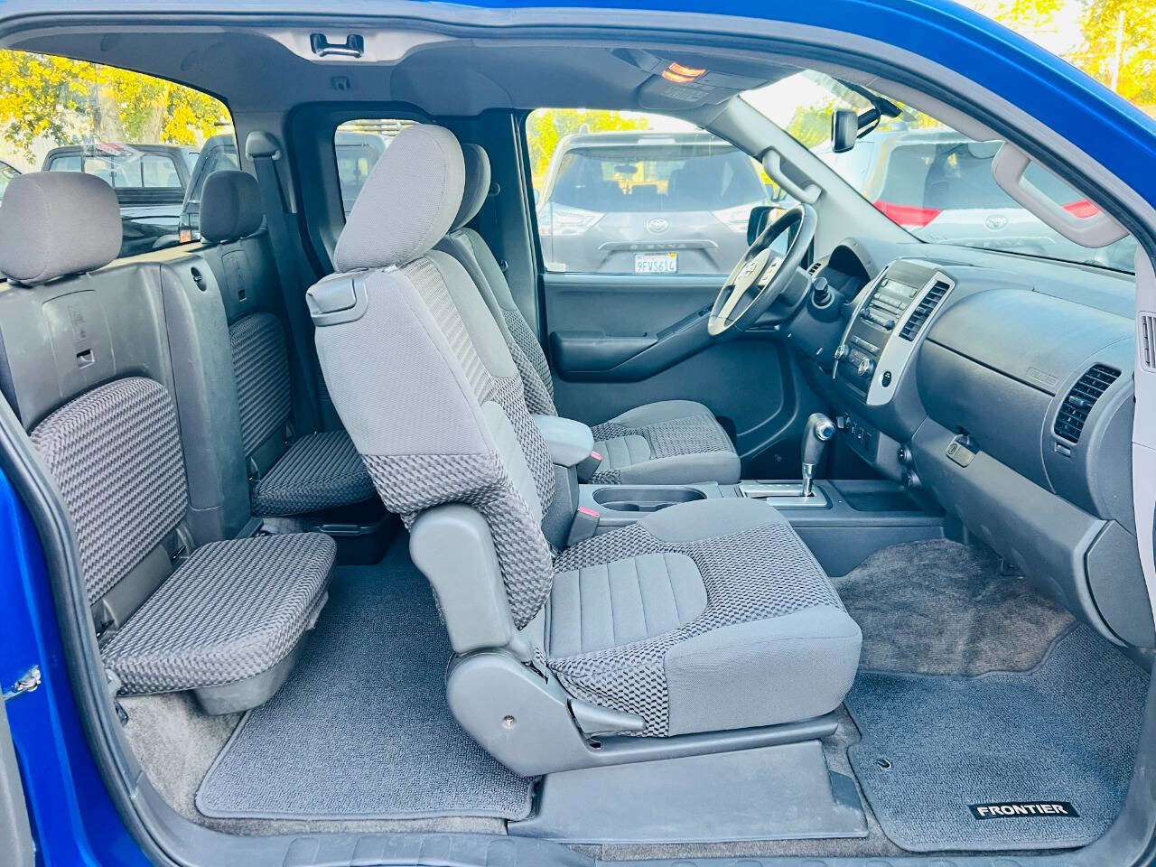 Used 2012 Nissan Frontier SV w/ SV Premium Utility Pkg AWD/4WD image 17
