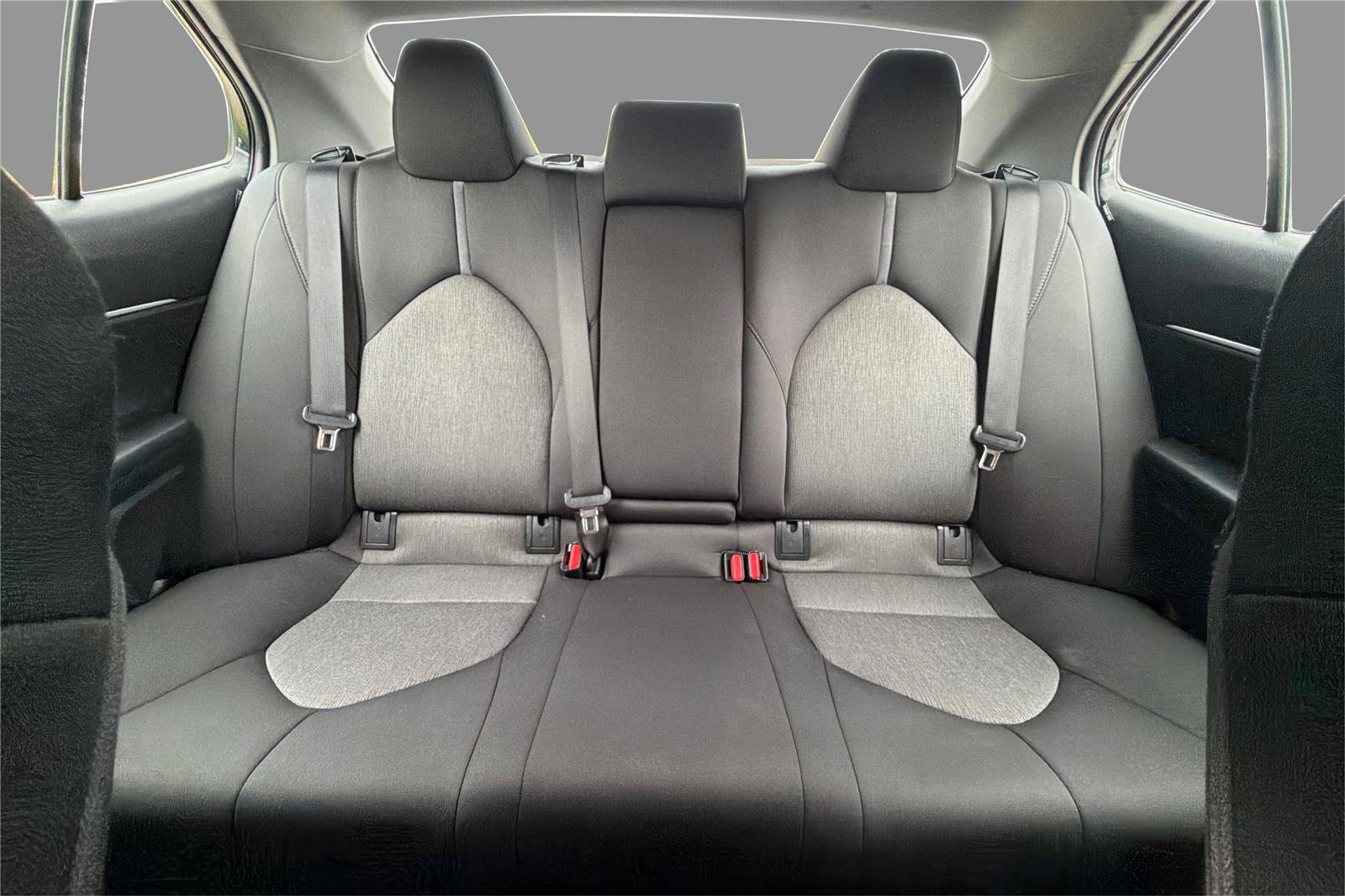 Used 2021 Toyota Camry LE FWD image 14