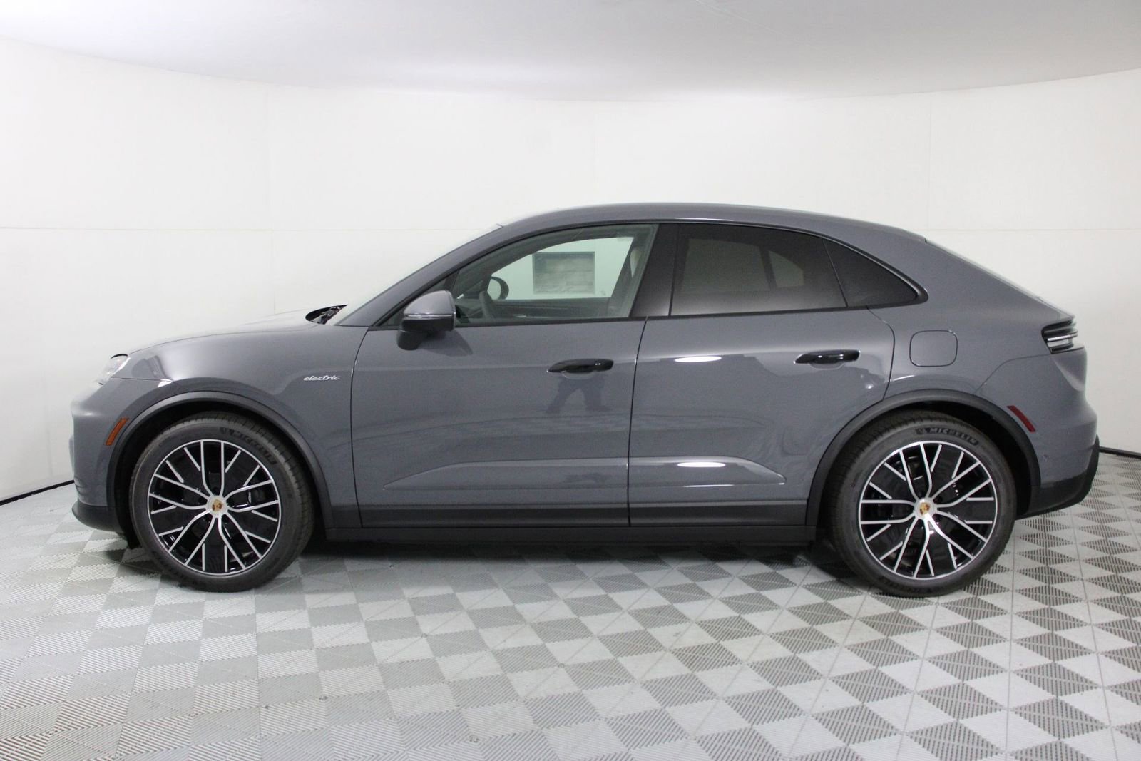 New 2026 Porsche Macan Electric RWD image 2