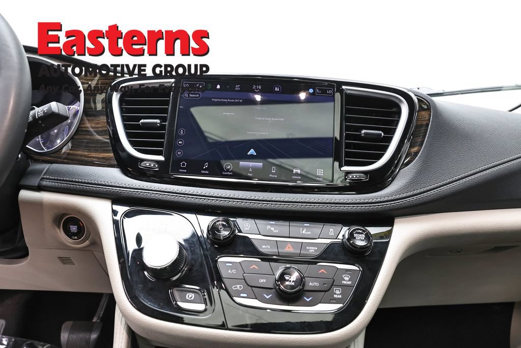 Used 2023 Chrysler Pacifica Limited FWD image 12
