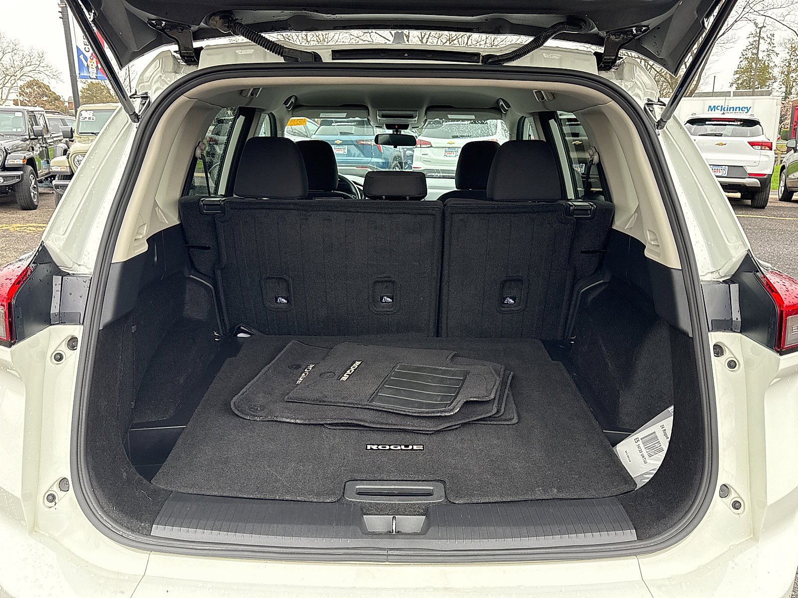 Used 2024 Nissan Rogue S FWD image 28