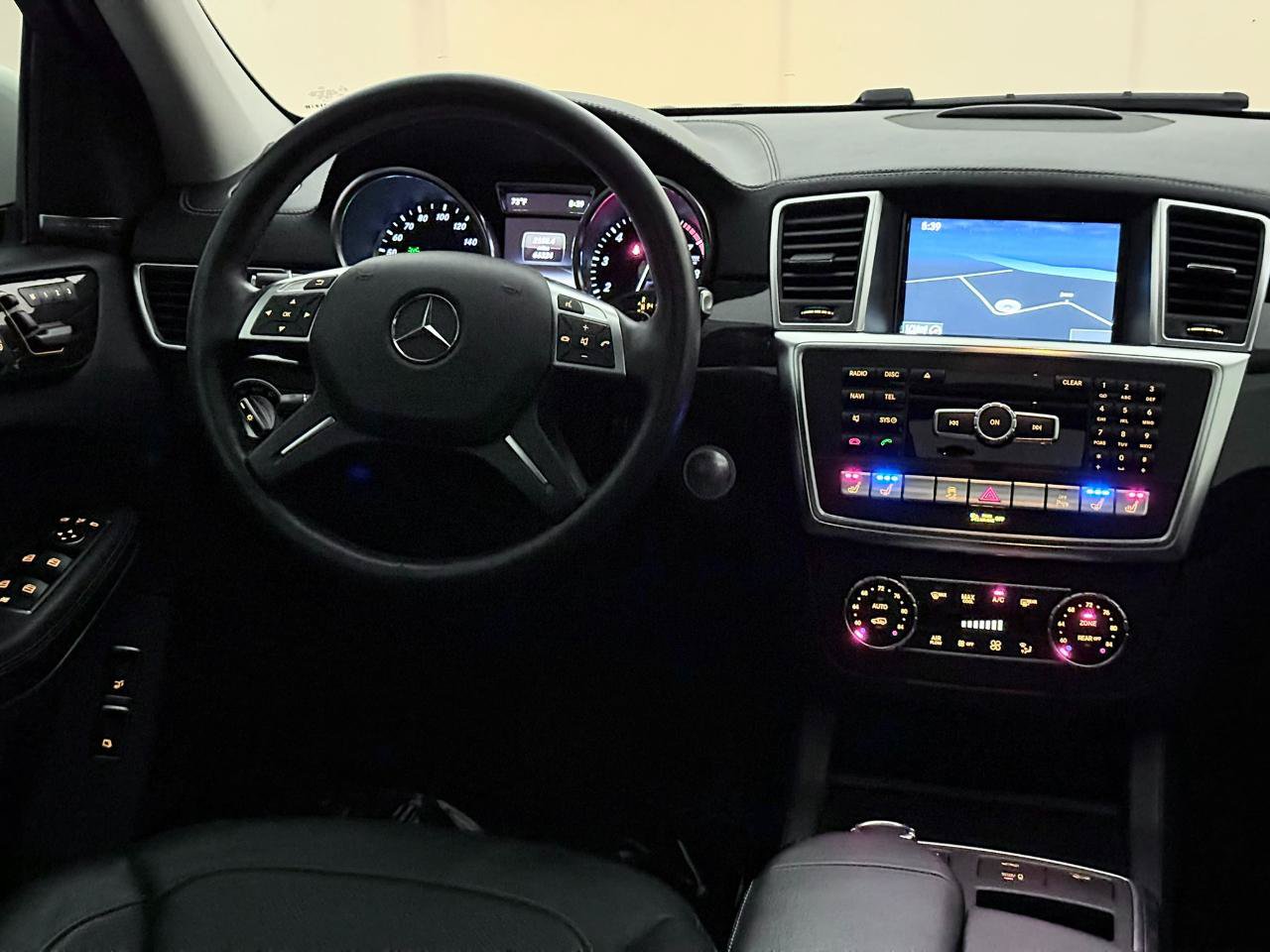 Used 2015 Mercedes-Benz GL 550 4MATIC w/ Driver Assistance Package image 30