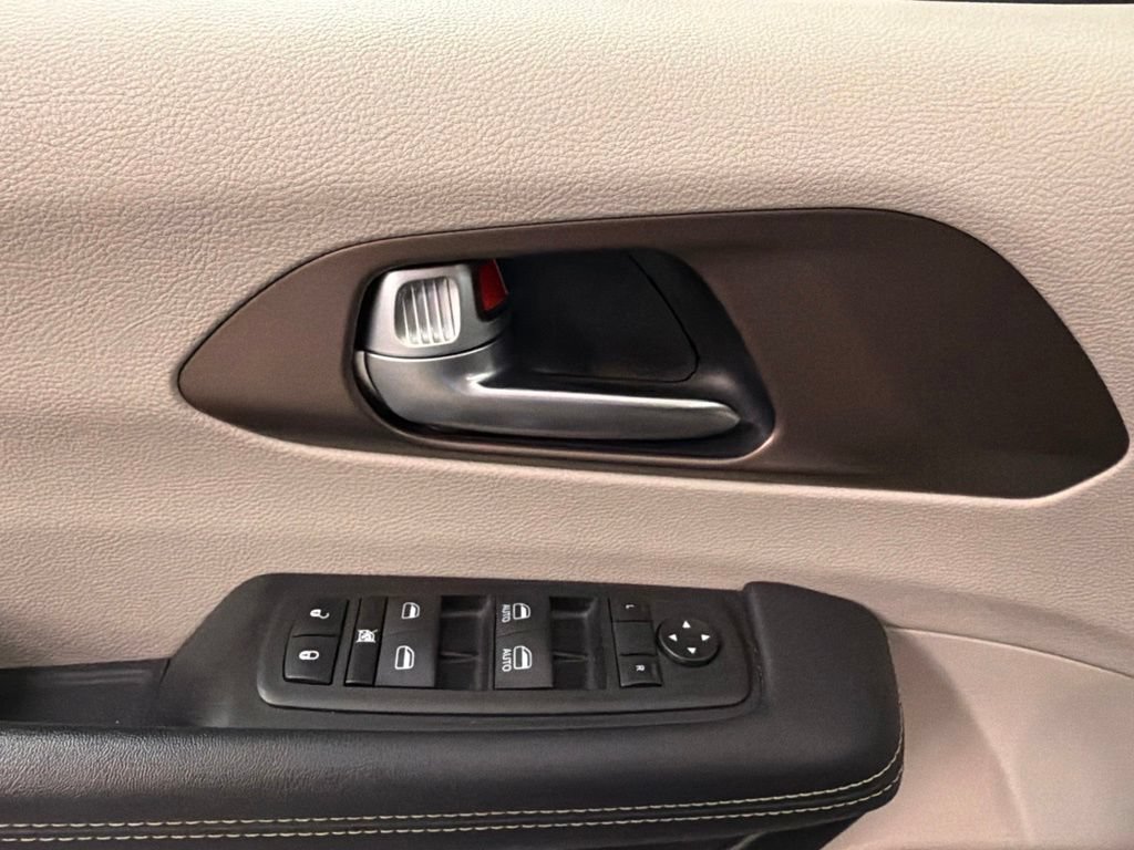 Used 2023 Chrysler Voyager LX FWD image 15