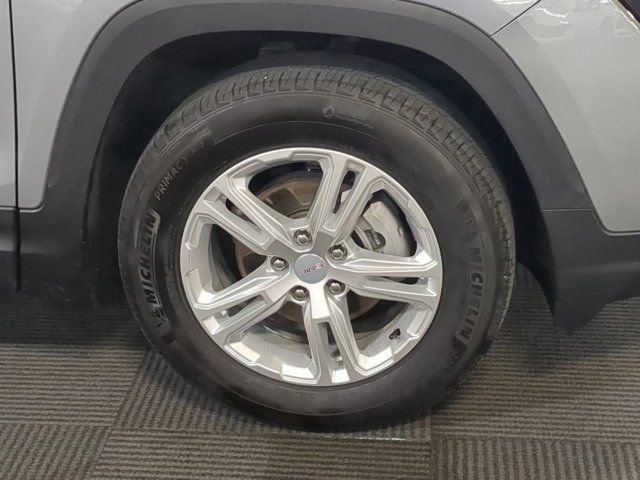 Used 2024 GMC Terrain SLE FWD image 10