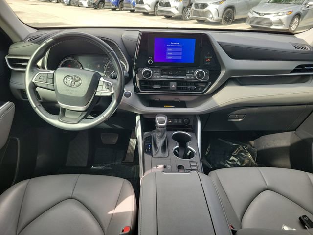 Used 2024 Toyota Highlander XLE image 7
