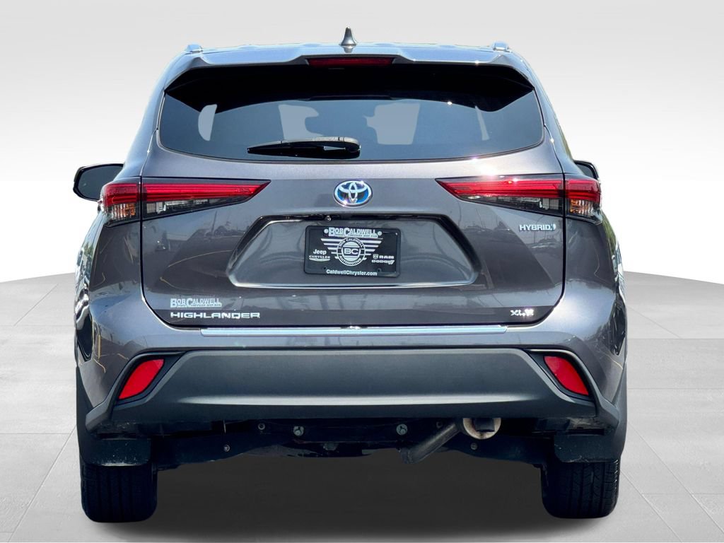 Used 2021 Toyota Highlander XLE AWD/4WD image 6