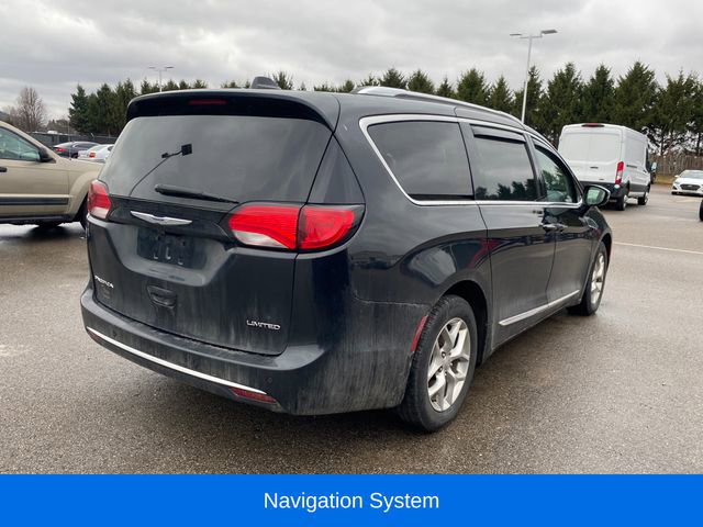 Used 2019 Chrysler Pacifica Limited image 2