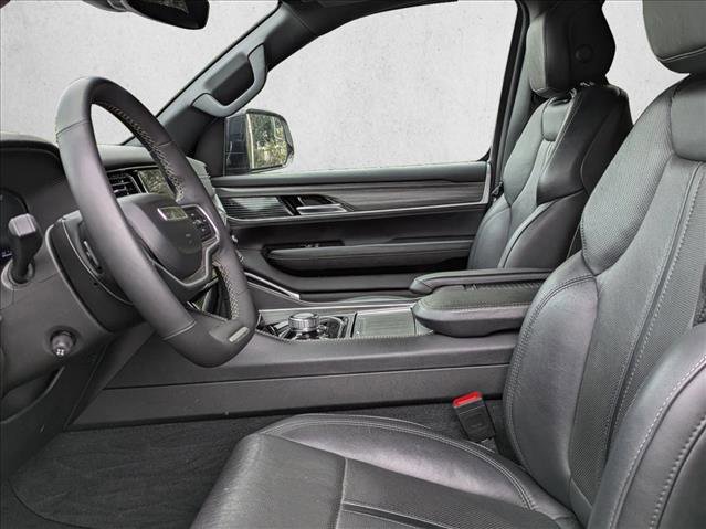 Used 2024 Jeep Wagoneer L Series II RWD image 14