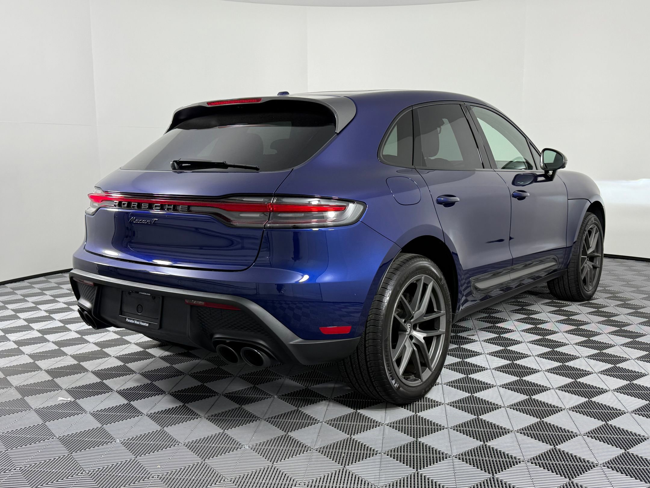 New 2025 Porsche Macan Turbo image 9