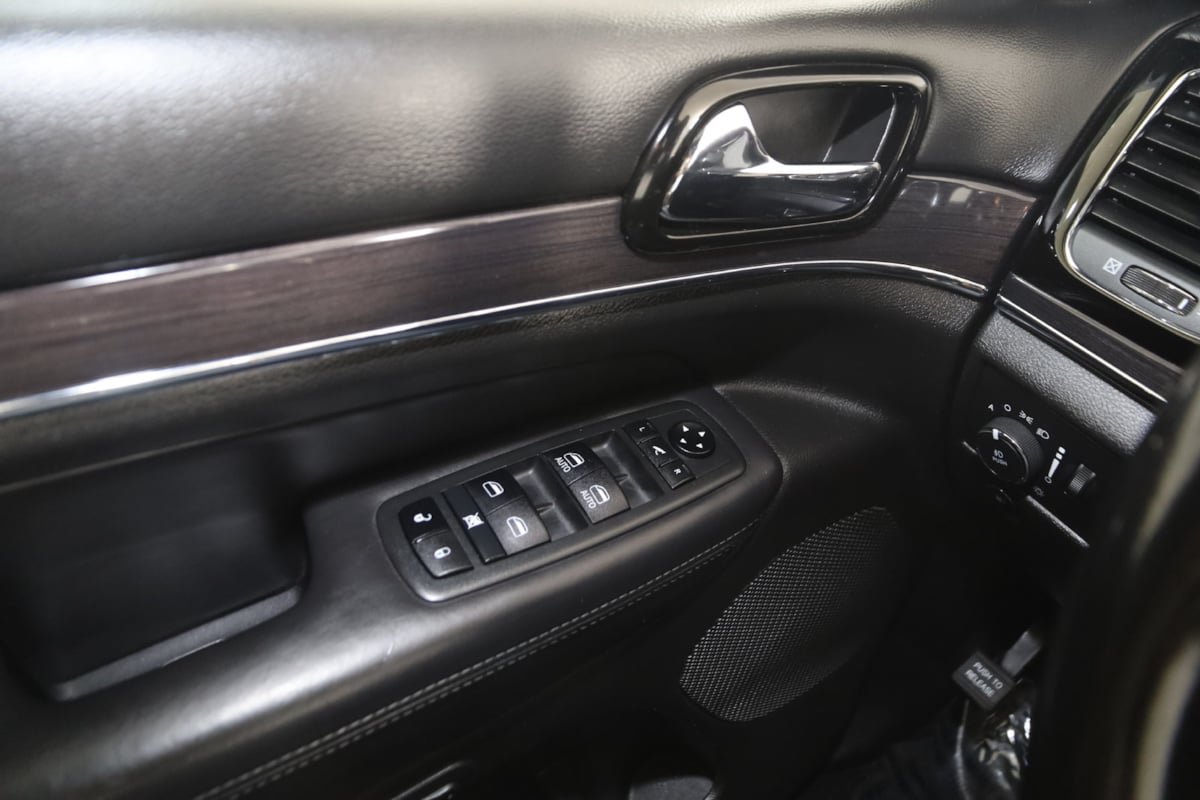 Used 2021 Jeep Grand Cherokee Overland AWD/4WD image 28