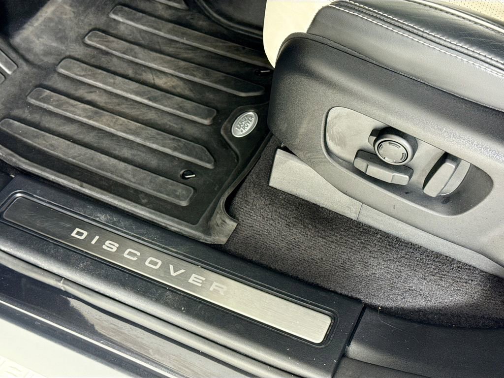Used 2024 Land Rover Discovery Dynamic SE image 18