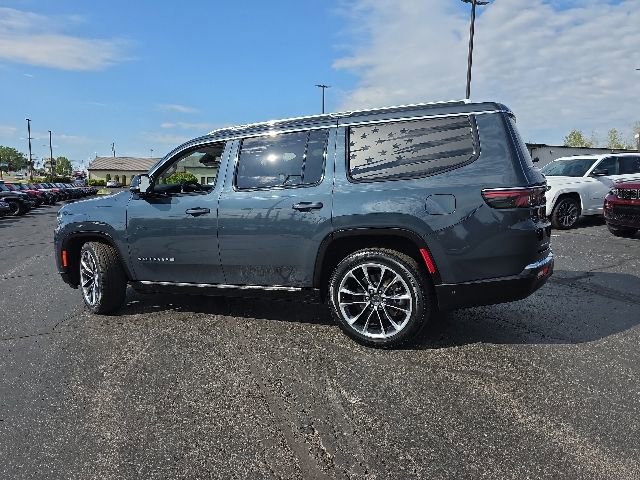 Used 2023 Jeep Wagoneer Series III w/ Premium Group I AWD/4WD image 4