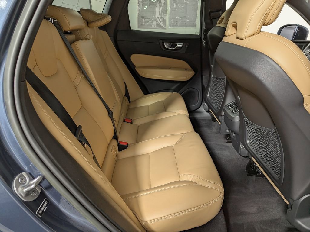 Used 2023 Volvo XC60 B5 Ultimate w/ Climate Package image 42