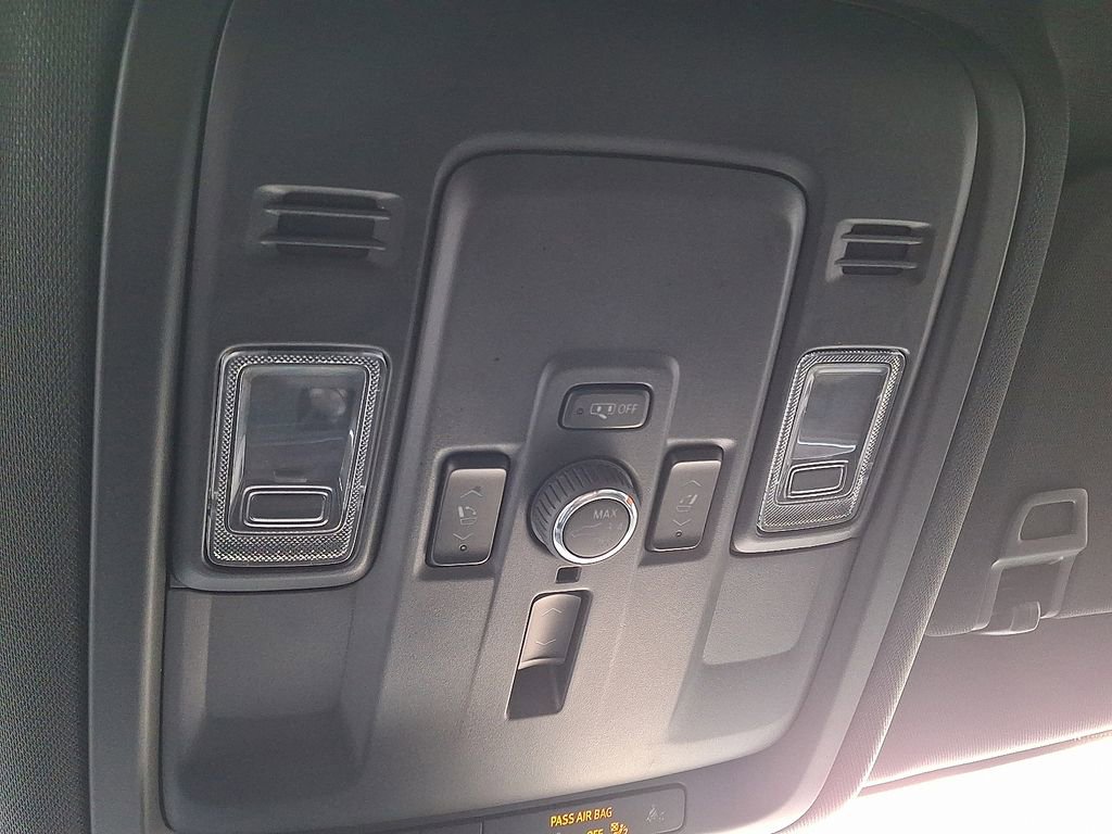 Used 2025 Chevrolet Suburban Premier image 26