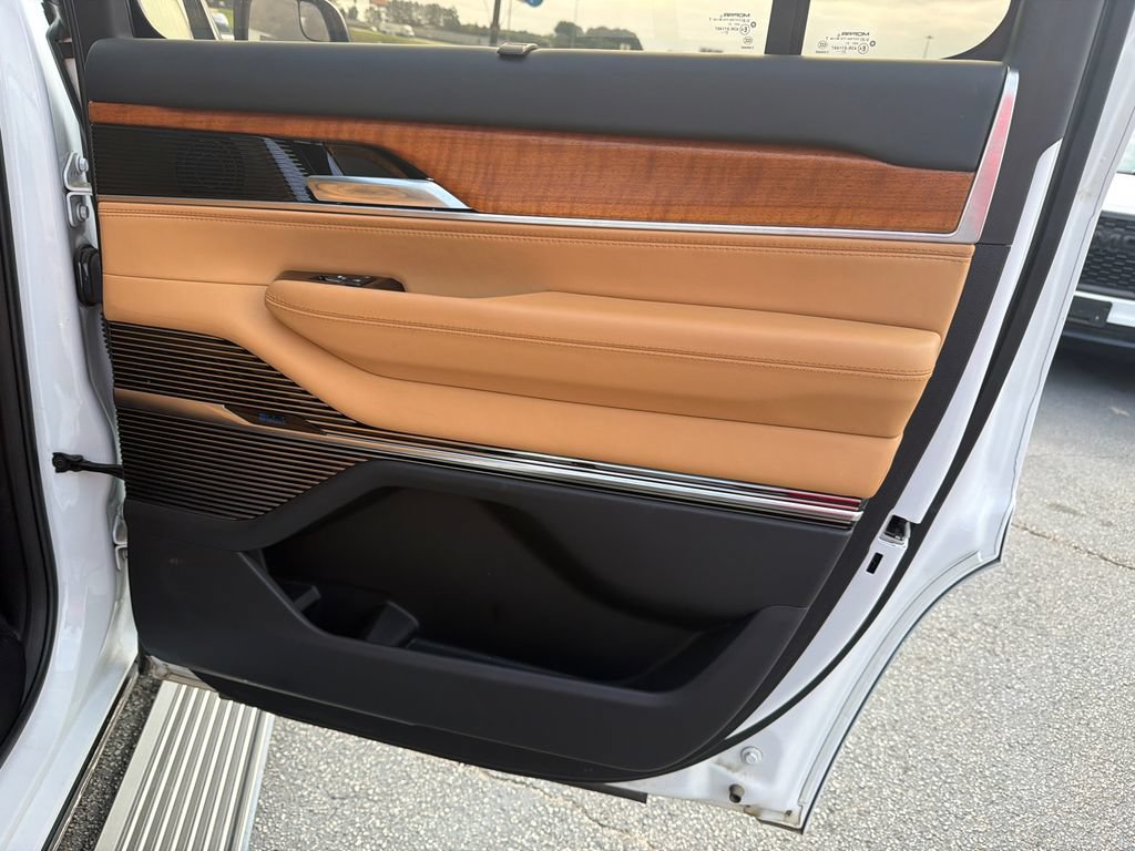 Used 2023 Jeep Grand Wagoneer Series III AWD/4WD image 16