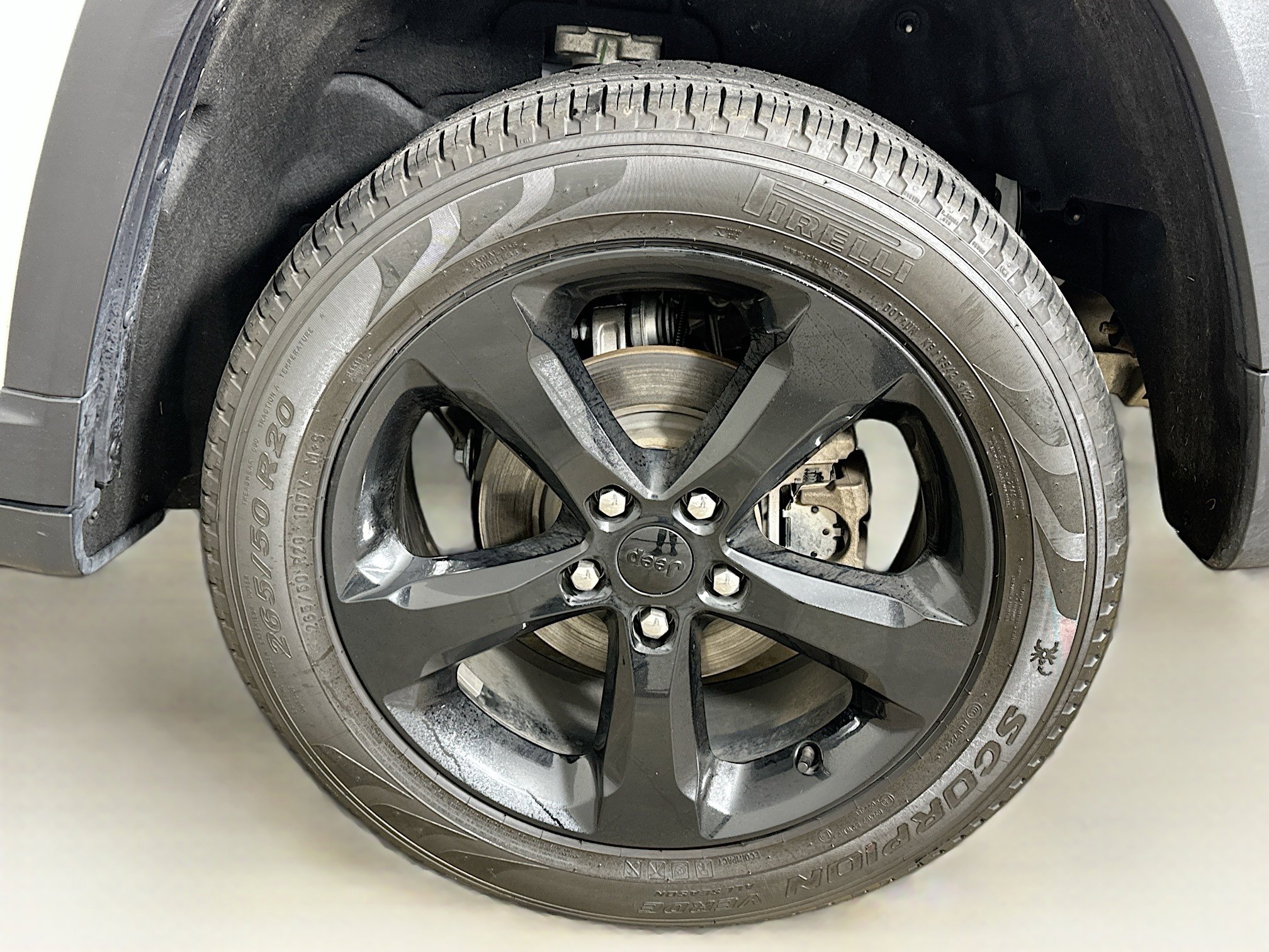 Used 2023 Jeep Grand Cherokee Limited w/ Black Appearance Package image 11