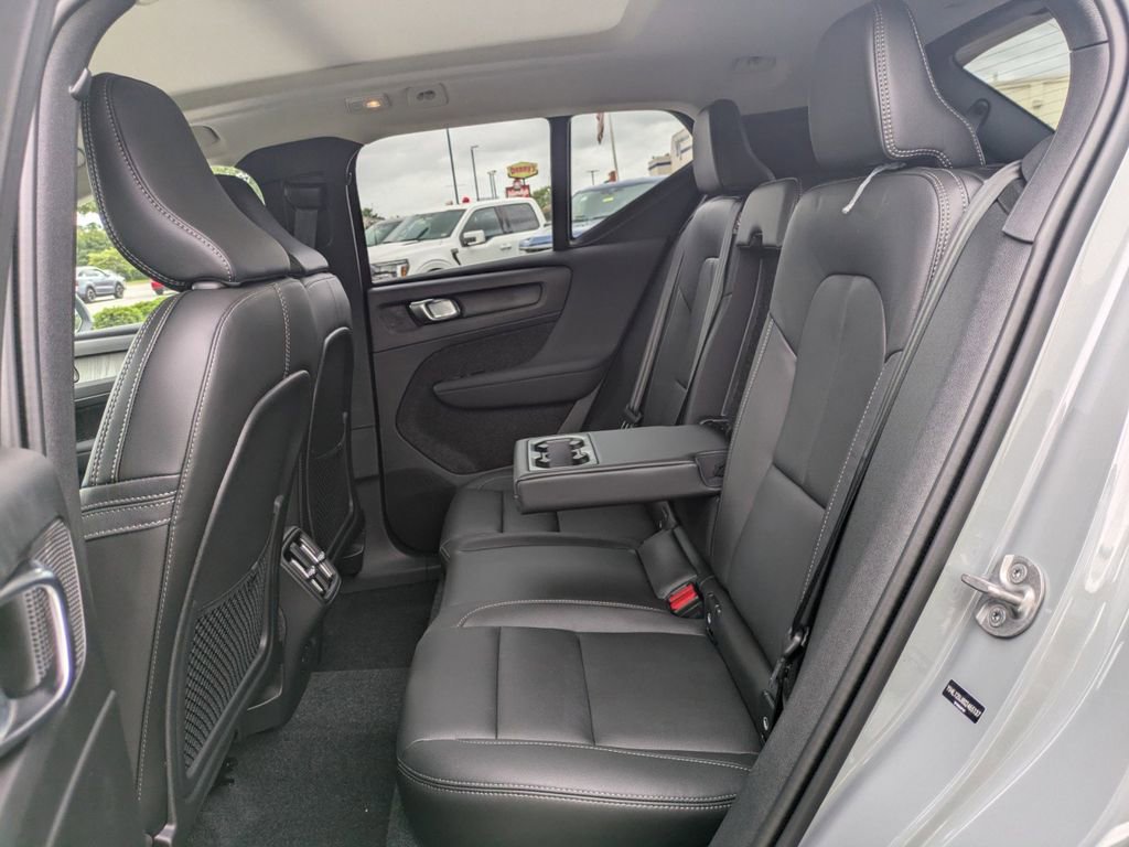 New 2025 Volvo XC40 B5 Core w/ Protection Package Premier image 15