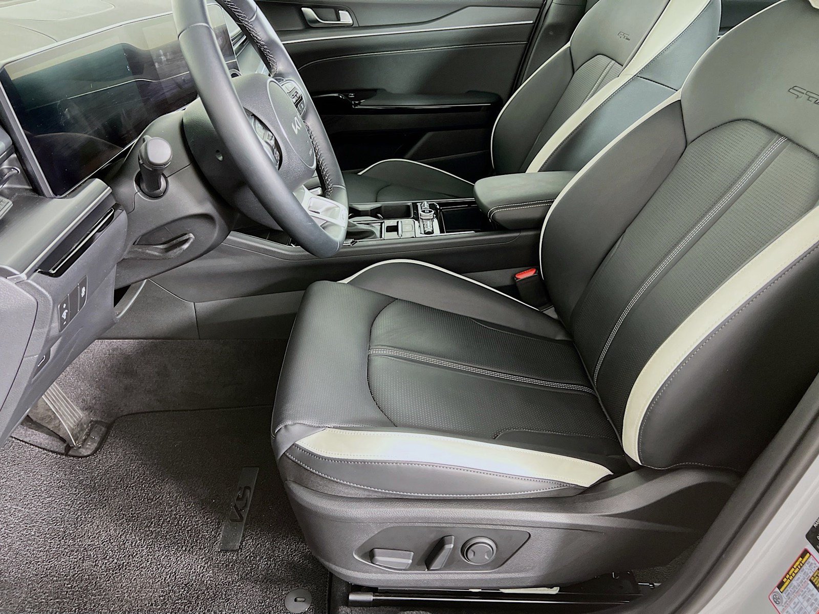 New 2025 Kia K5 GT-Line FWD image 3