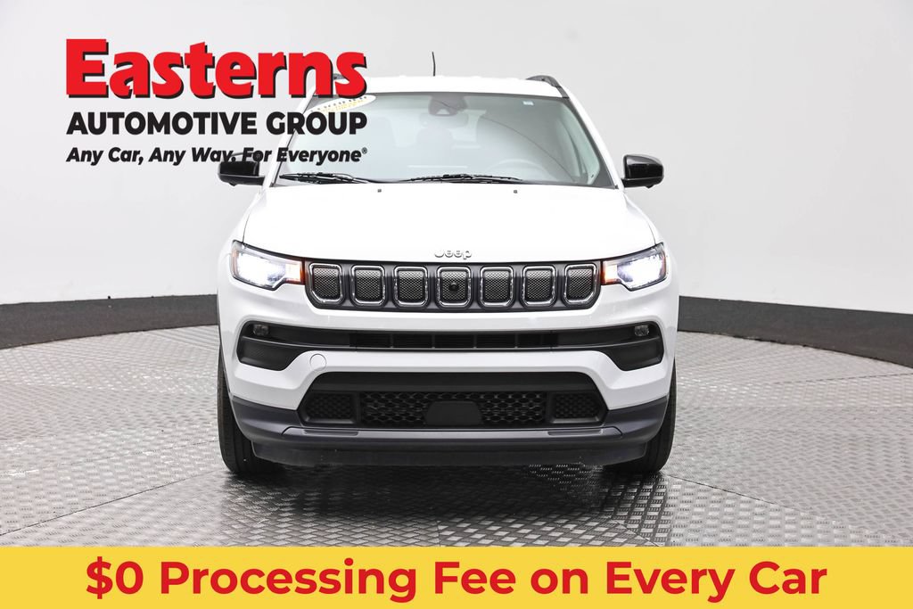 Used 2022 Jeep Compass Latitude w/ Convenience Group FWD image 2