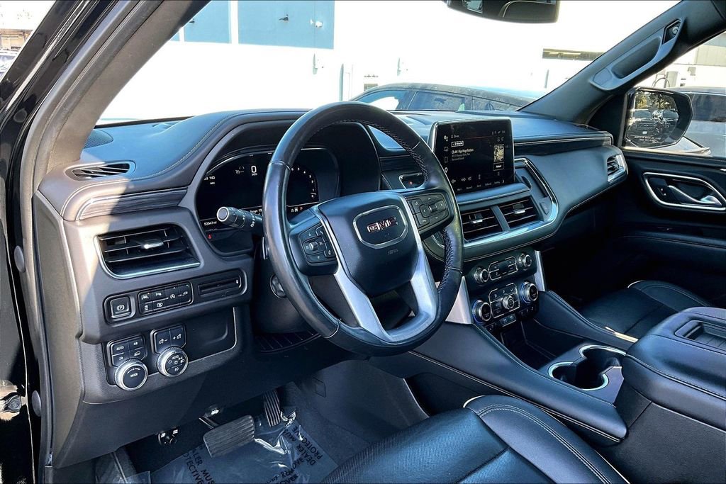 Used 2022 GMC Yukon SLT w/ SLT Premium Package image 16