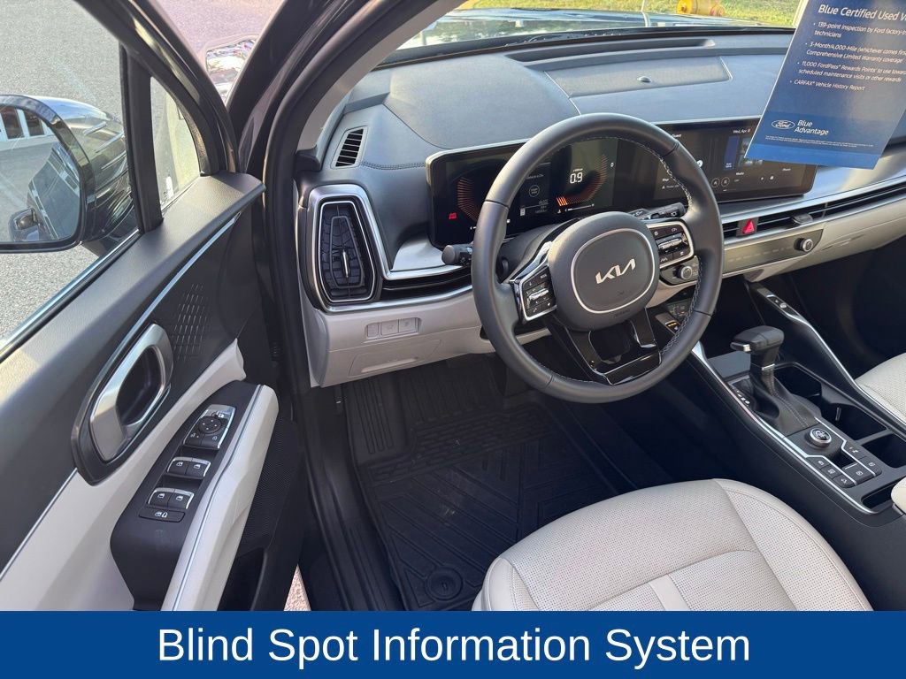 Used 2025 Kia Sorento EX image 9