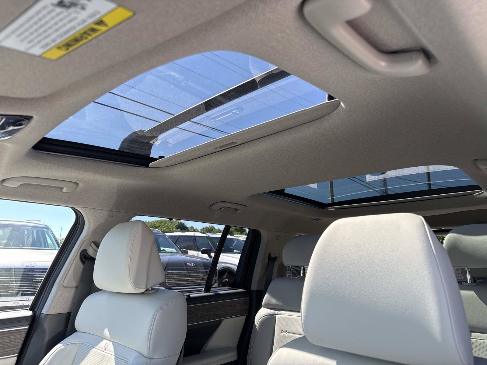 Certified 2025 Hyundai Santa Fe Limited AWD/4WD image 4