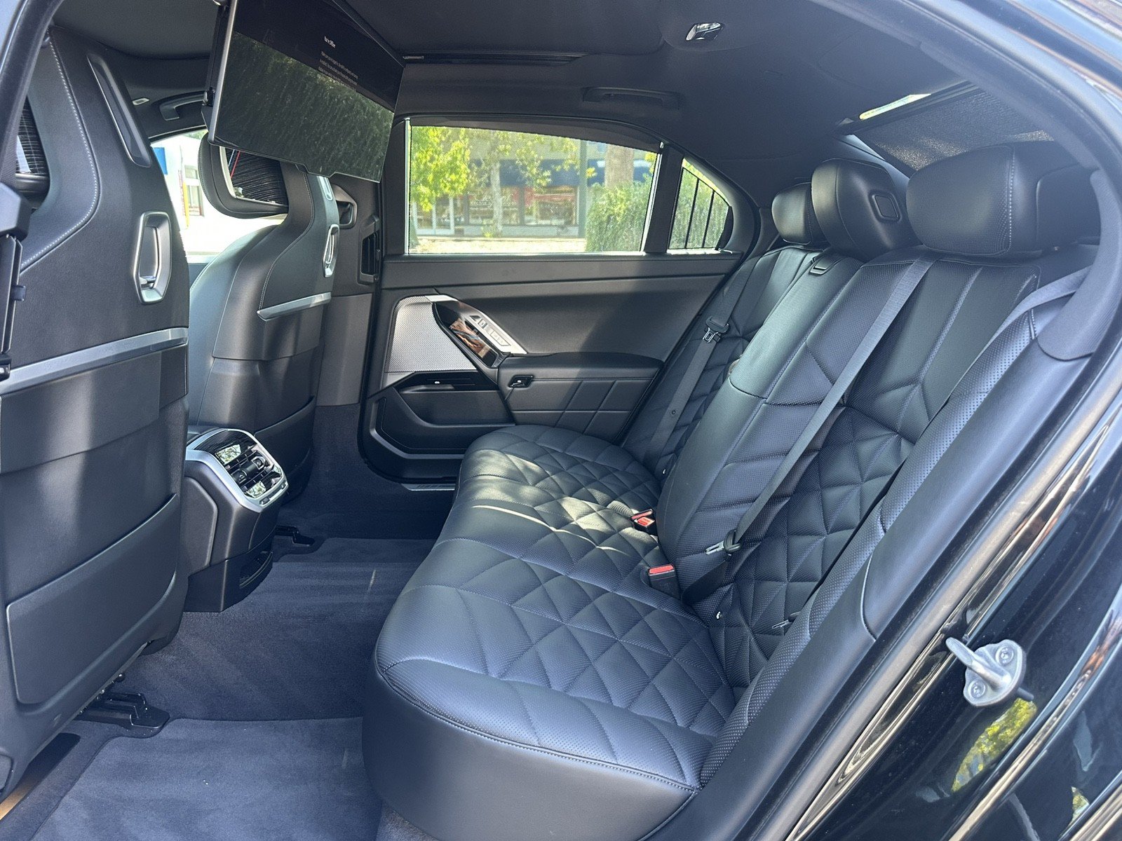 Used 2023 BMW 740i w/ Parking Assistance Package RWD image 24