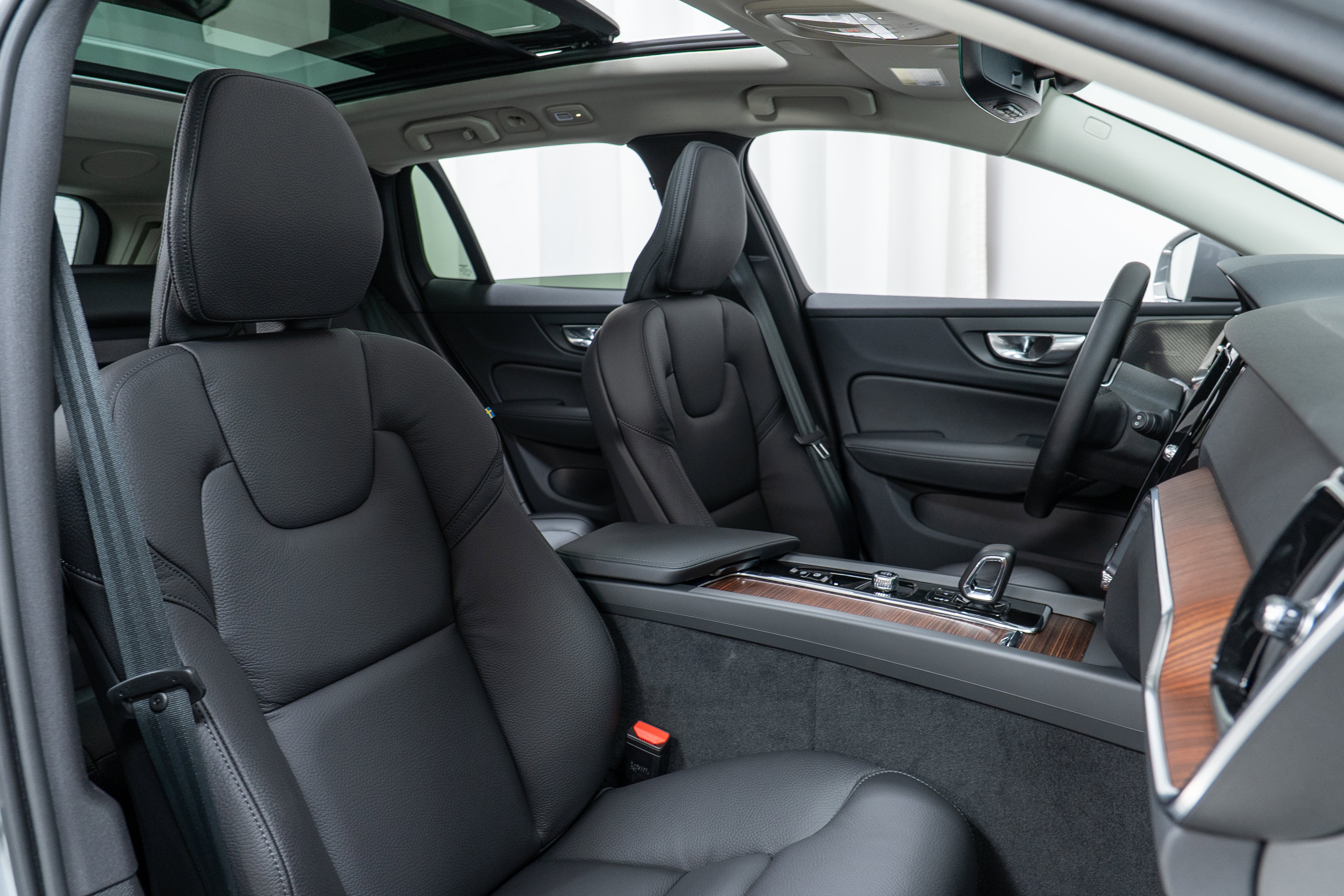 New 2026 Volvo V60 B5 Cross Country Plus w/ Climate Package image 22