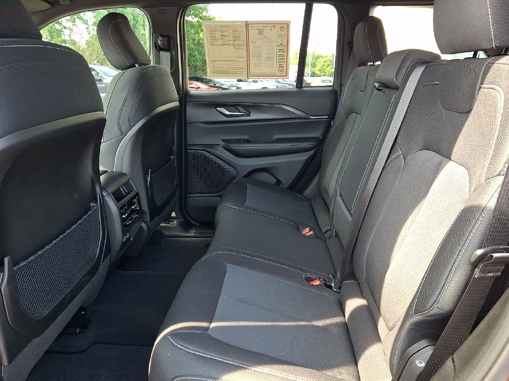 Certified 2025 Jeep Grand Cherokee Laredo w/ Luxury Tech Group I AWD/4WD image 13