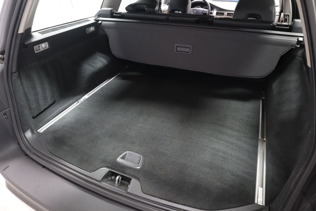 Used 2010 Volvo XC70 3.2 image 14