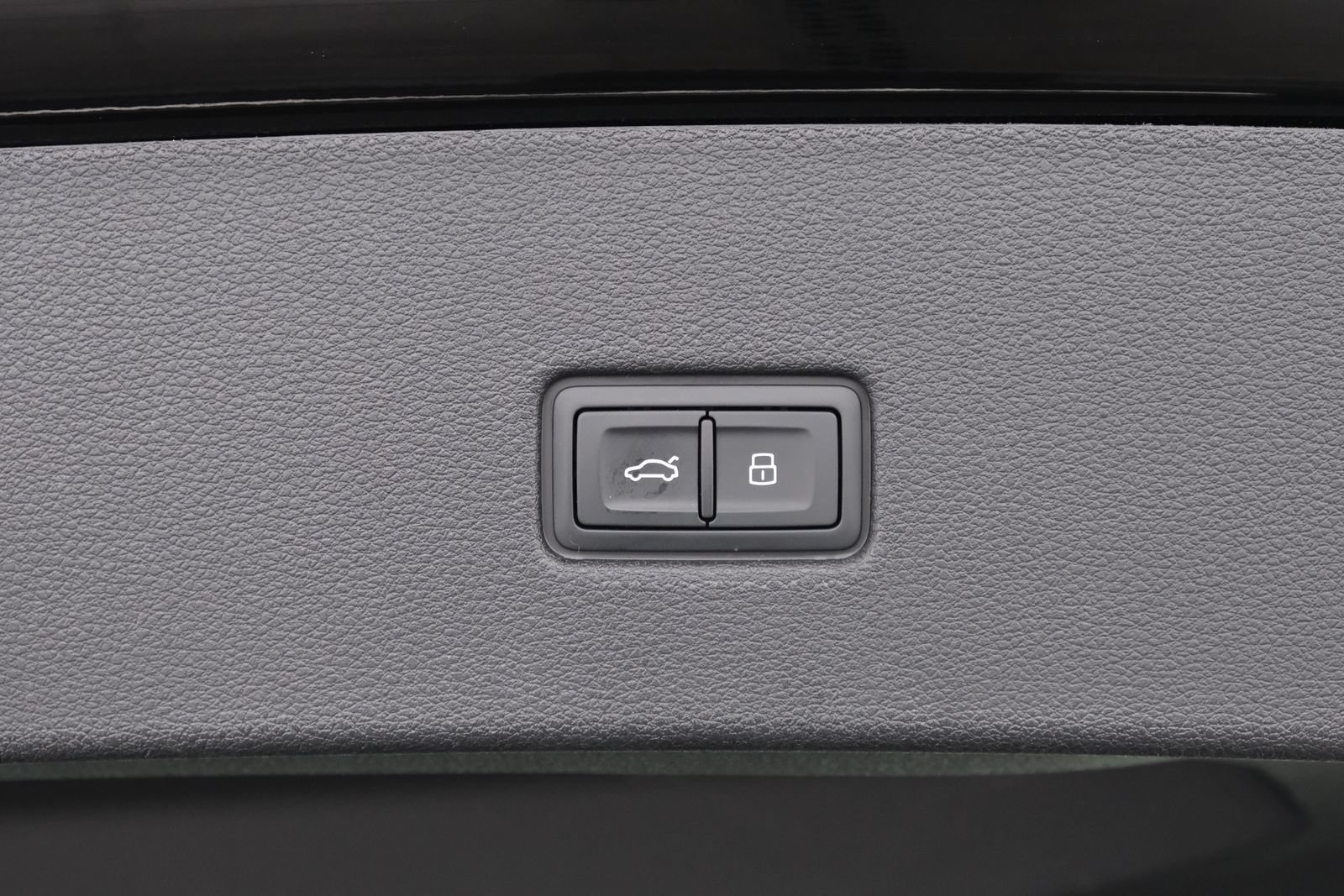 Used 2025 Audi Q8 Premium Plus AWD/4WD image 37