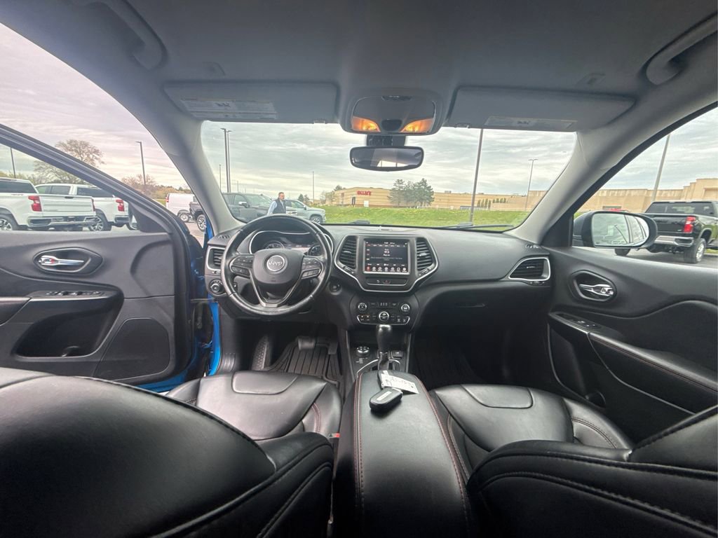 Used 2019 Jeep Cherokee Trailhawk w/ Cold Weather Group AWD/4WD image 24