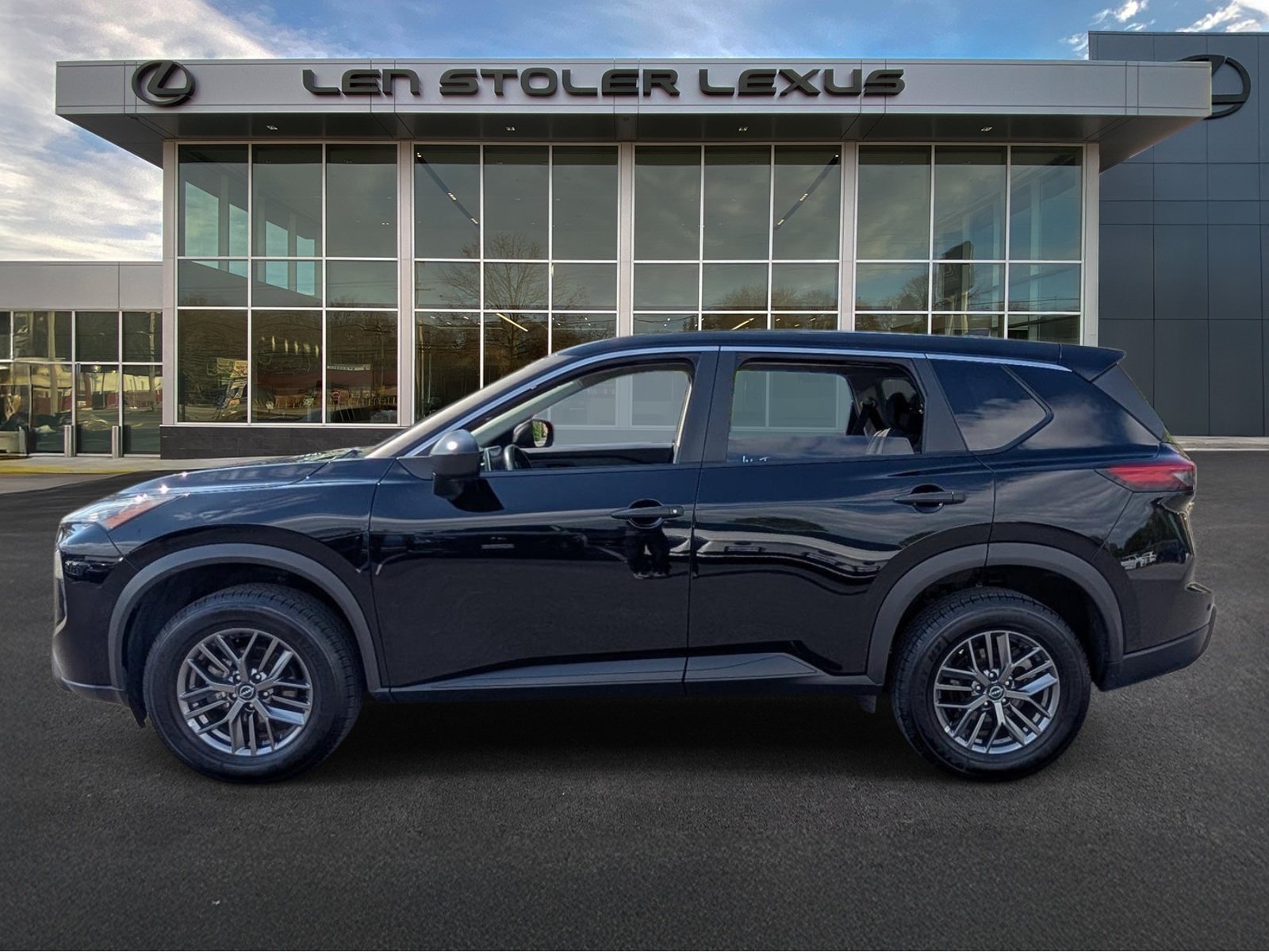Used 2024 Nissan Rogue S AWD/4WD image 6