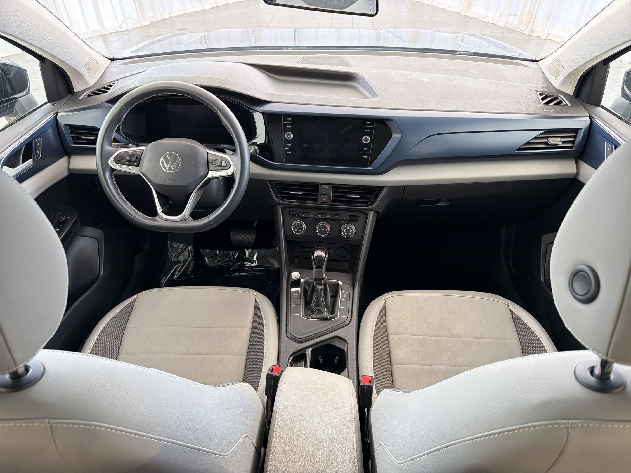 Used 2022 Volkswagen Taos SE w/ Panoramic Sunroof Package image 17