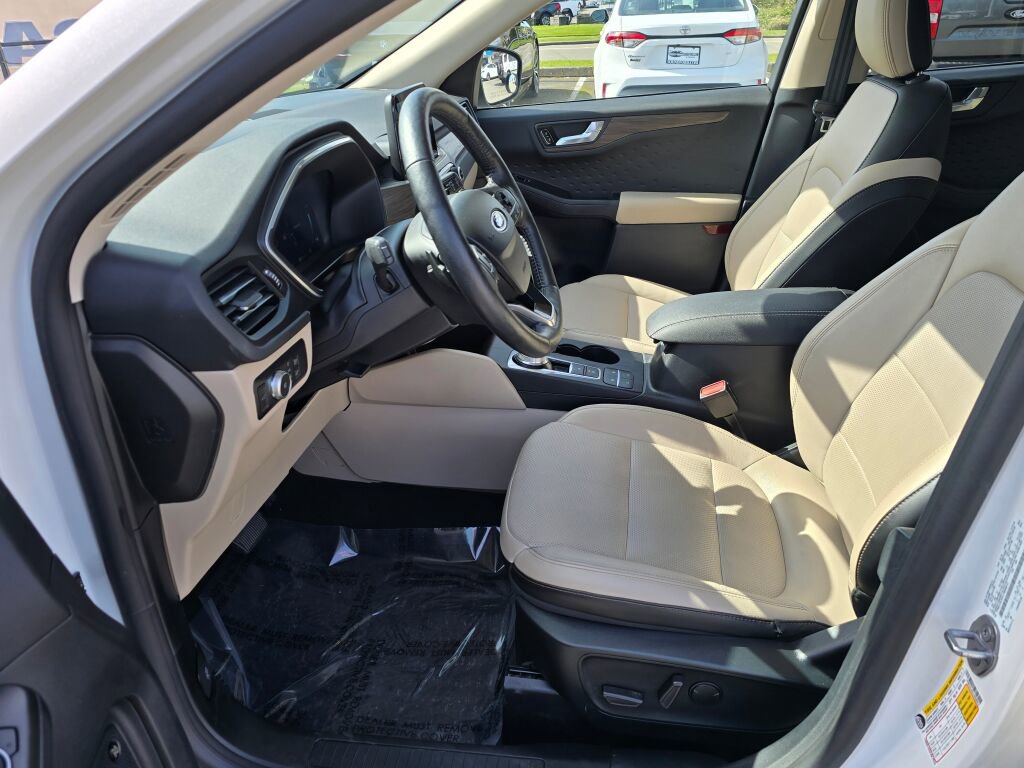 Used 2020 Ford Escape Titanium image 16