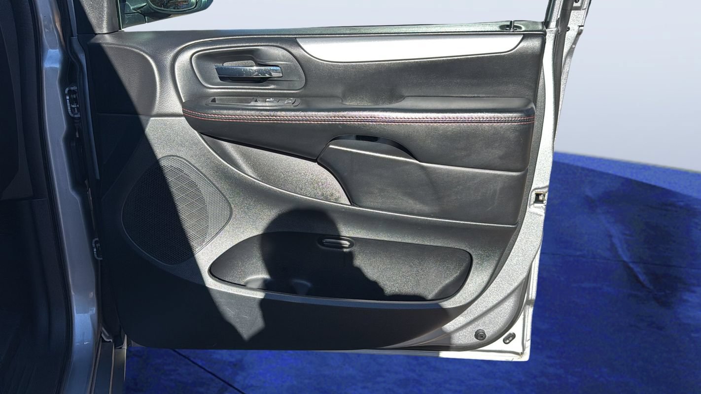 Used 2018 Dodge Grand Caravan GT FWD image 17